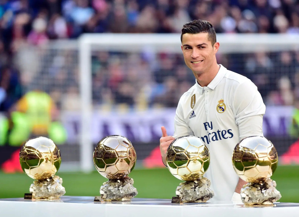  利物浦逆境翻盘展现冠军底蕴