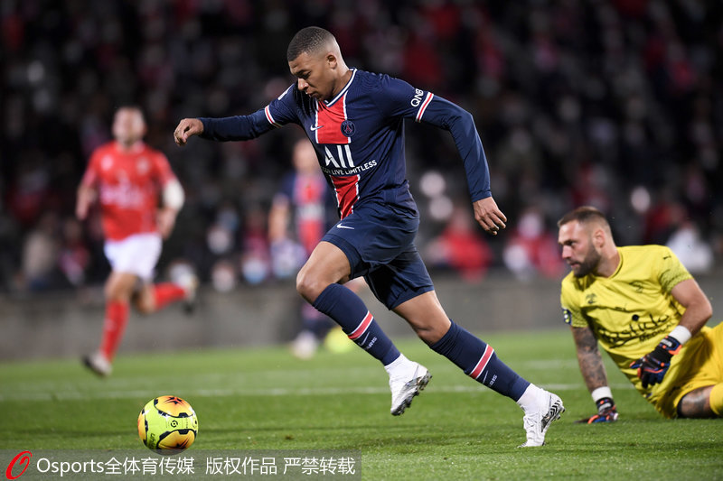  姆巴佩梅开二度助球队逆转，法甲卫冕添希望  